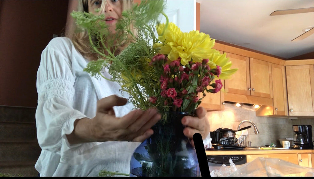 Arranging Cut Flowers in Vases